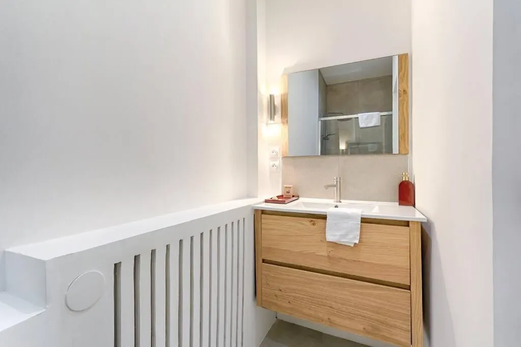 Apartment Cambodge Pere Lachaise Cosy 2p Paris